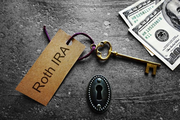 Roth Ira Keyhole Key Cash Retirement Investing