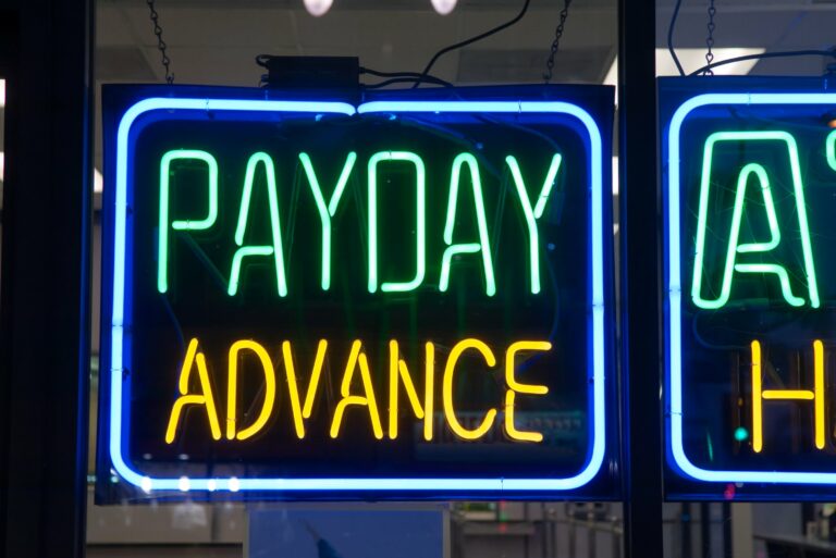 Payday Advance Neon Sign